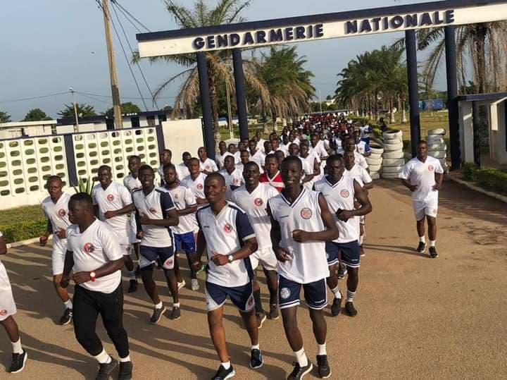 Côte d'Ivoire : Depuis la gendarmerie de Bouaké, les hommes en arme et population renforcent les liens par le sport de cohésion