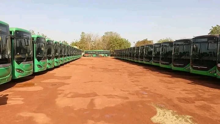 Burkina Faso : Le Premier ministre remet un autre lot de 375 nouveaux bus à la SOTRACO