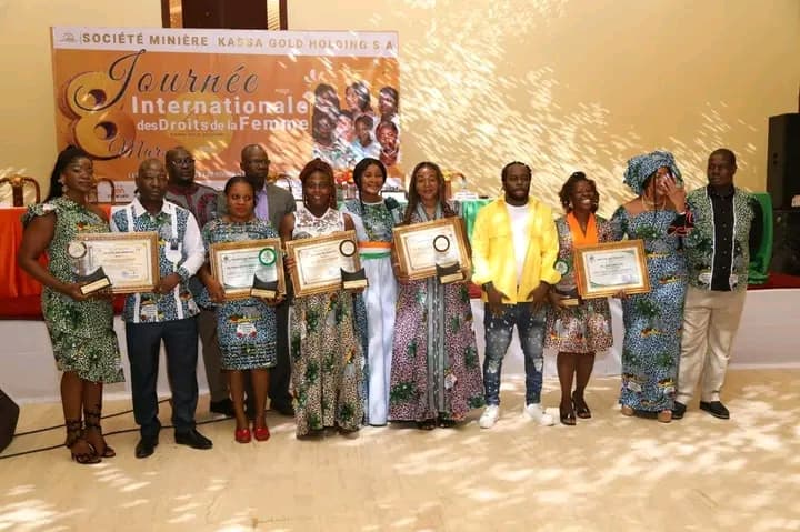 Côte d’Ivoire : Yamoussoukro, Tohozan Bi Galla Dénis PDG de Kassa Gold honore les femmes de sa structure à la JIF 2026