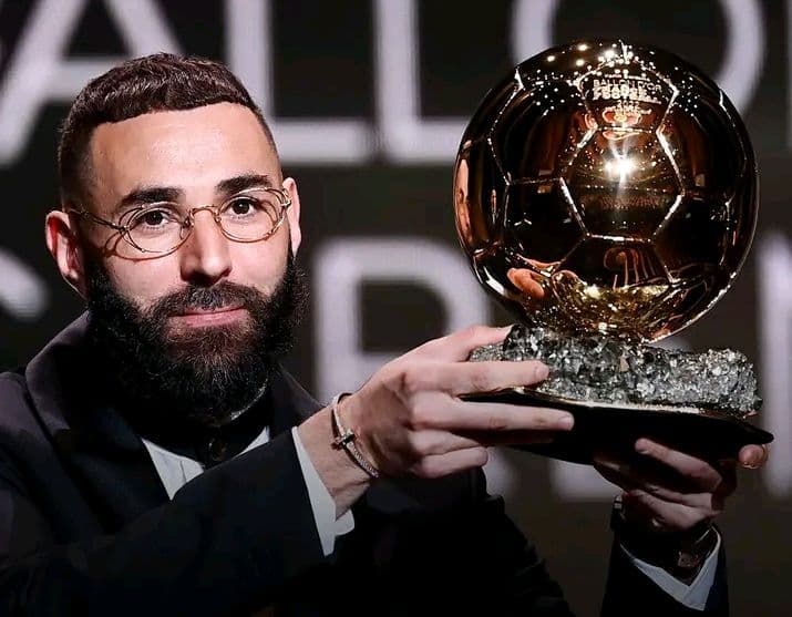 Football : Karim Benzema remporte le ballon d'or 2022