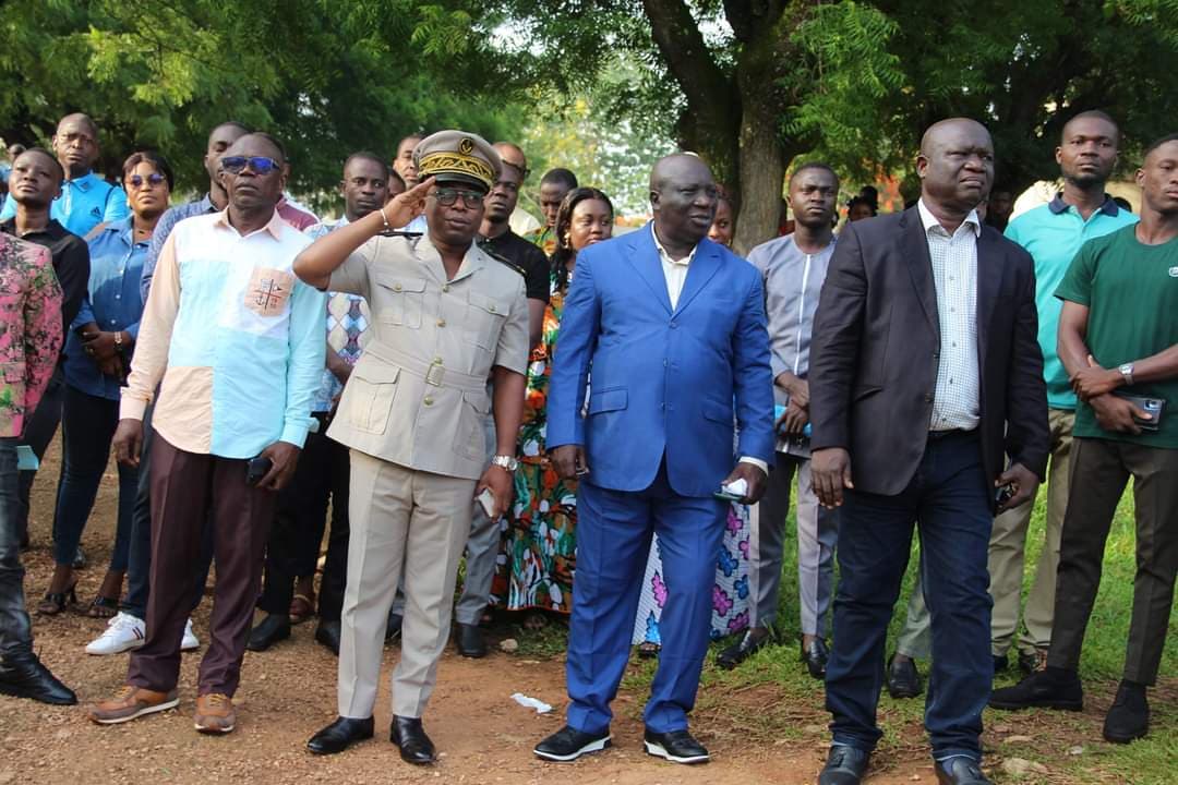 Côte d'Ivoire : Dimbokro, cérémonie d'honneur à l'emblème national au Collège la Nouvelle Alliance
