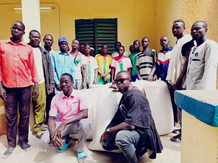 Burkina Faso : La Veille Citoyenne de Gourgou Soutient l’Effort de Paix, un Don Symbolique au 61e RIC de Tenkodogo
