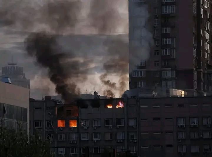 Guerre en Ukraine : Kiev visée par des frappes russes ce lundi