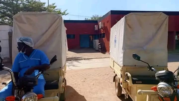 Burkina Faso : L'hôpital Yalgado dispose désormais de tricycles aménagés pour le transport humanisé des corps