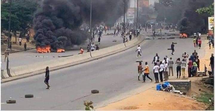 Côte d’Ivoire : Adjamé, un déguerpissement vire à l’affrontement