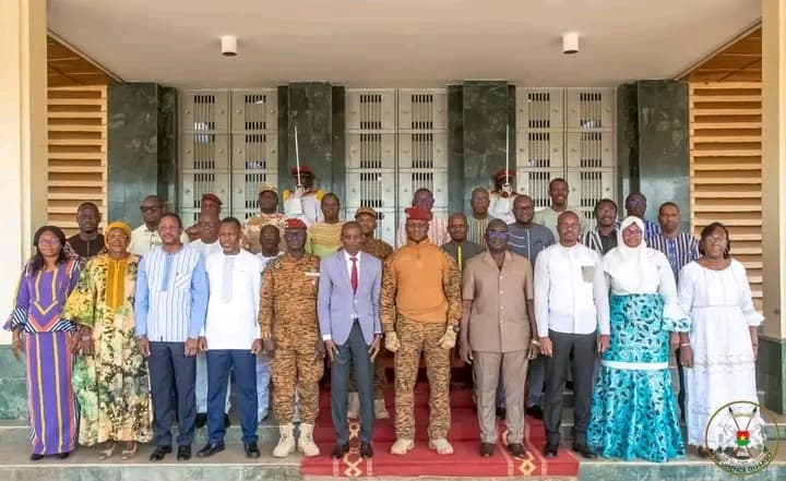 Burkina Faso : Le gouvernement reconduit la retenue de 5% sur les salaires des ministres en vue de la reconquête du territoire
