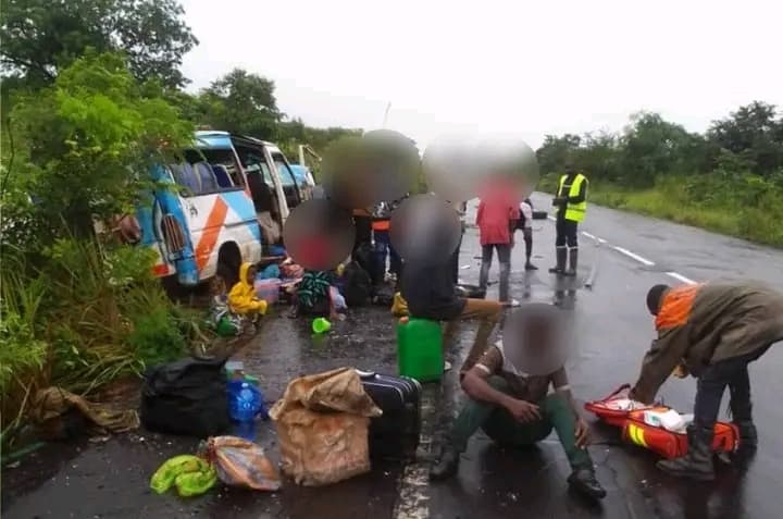 Côte d'Ivoire : Timbé, une mauvaise manœuvre du chauffeur occasionne 17 victimes suite à une sortie de route d'un minicar