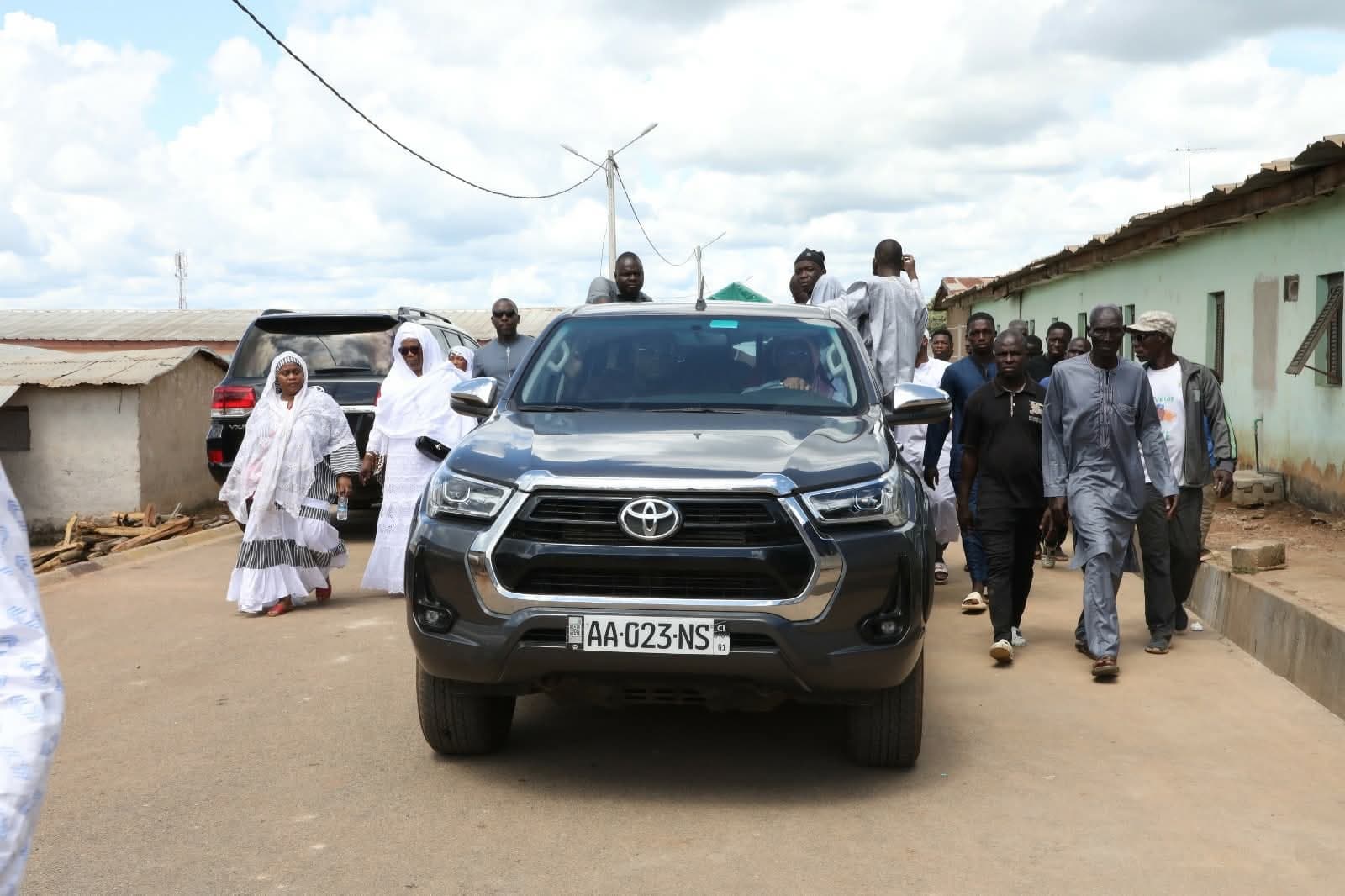 Côte d'Ivoire : La mère du DG de la SOTRA Dame Adja Makotali Méité accompagnée à sa dernière demeure au cimetière municipal de Kani