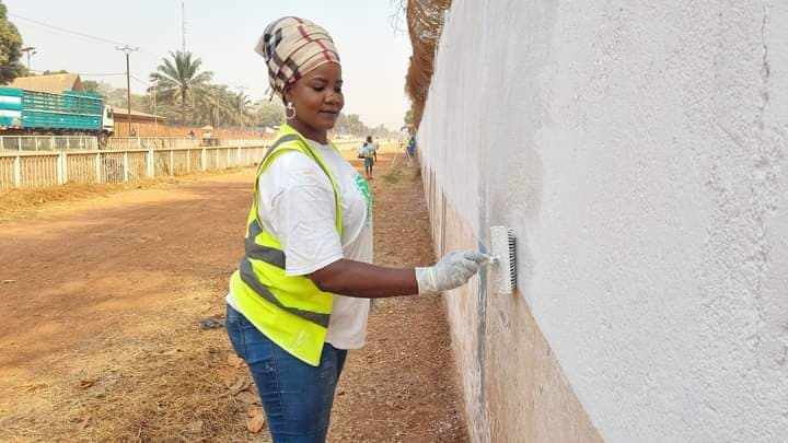 Centrafrique : Reportage, Adele Ayïna informaticienne de Formation, aujourd'hui peintre par circonstance