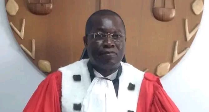 Côte d'Ivoire : Ange Kessi prévient: « prendre les pièces d’un automobiliste et lui tourner le dos peut valoir 2 ans de prison »