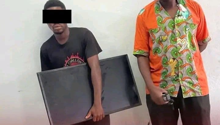 Côte d'Ivoire : Abobo Sogefiha, après avoir volé une télé dans son lieu de travail, le jardinier et son receleur mis aux arrêts