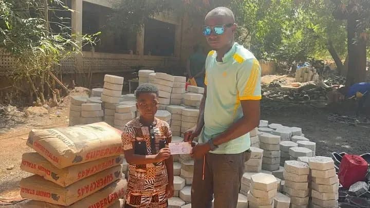Burkina Faso : Ouagadougou, un enfant de 7 ans fait don de 7 sacs de ciment à l’Initiative présidentielle Faso Mêbo