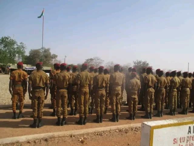 Burkina Faso : Quatre militaires radiés des Forces armées