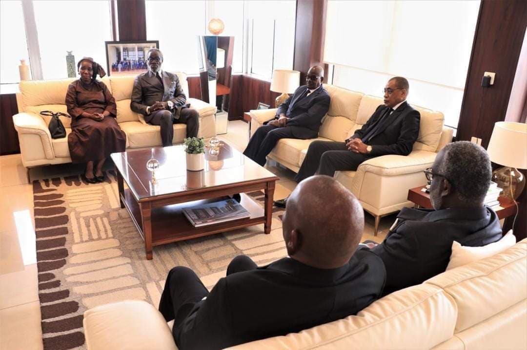 Côte d'Ivoire : Obsèques du président Bédié, le ministre Adama Coulibaly échange avec une délégation de la famille éplorée