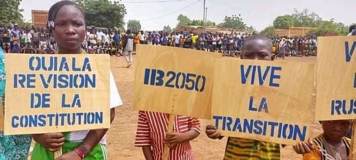 Burkina Faso : À Gourcy, des soutiens de la transition veulent ”Ib” au pouvoir jusqu'en 2050
