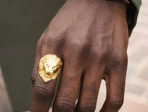 Nigéria : À l’aide d’une bague mystique, il envoutait et couchait avec les femmes