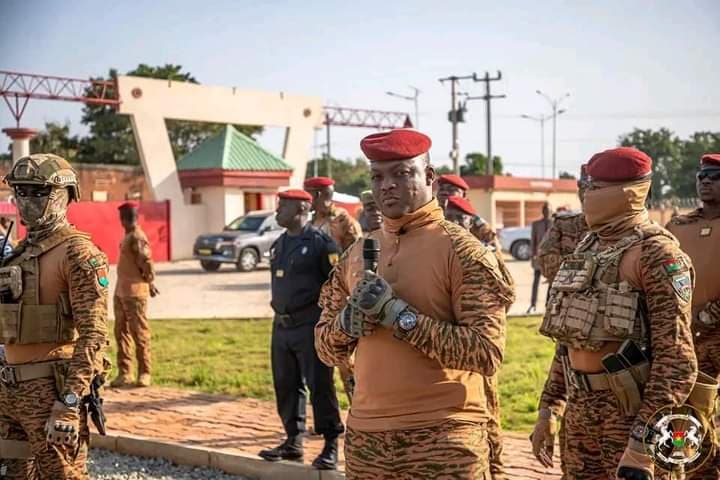 Burkina Faso : Le capitaine Ibrahim Traoré aux forces combattantes du Sud-Ouest : « La guerre bat son plein, il faut donc se préparer à toute éventualité »