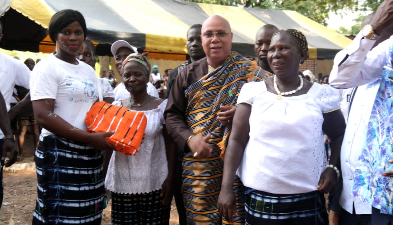 Côte d'Ivoire : Candidat RHDP aux municipales, Allali Euloge grand acteur de développement dans le Saah honoré par les femmes de Djebonoua village