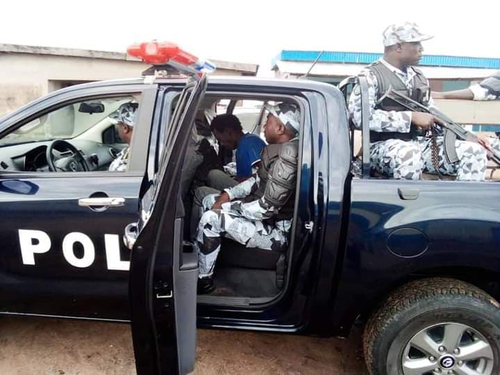 Côte d'Ivoire : Bouna, il vole 1,8 million de FCFA à son oncle et organise une soirée avec ses amis dans un cabaret