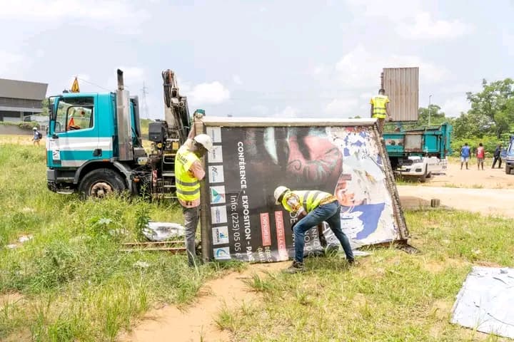Côte d'Ivoire : L'opération de démantèlement des panneaux publicitaires irréguliers lancée