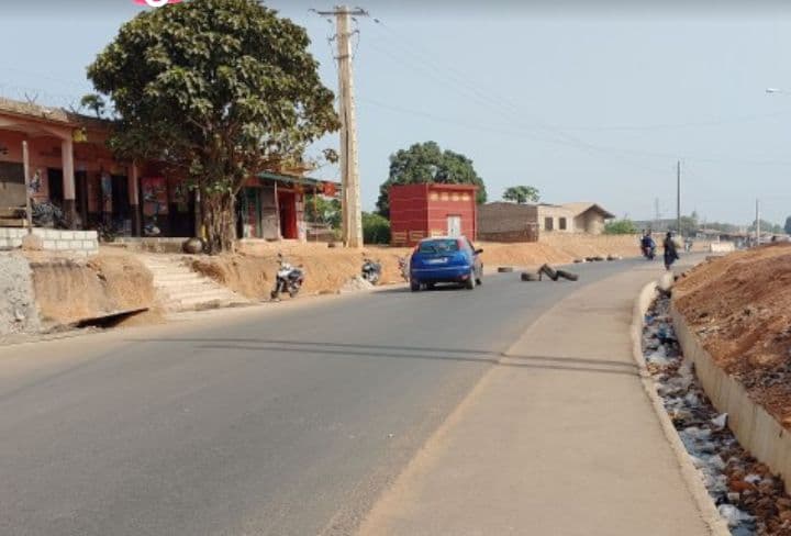 Côte d'Ivoire : Bouaké, Amadou Koné interpellé pour la réalisation de feux tricolores et dos d'âne sur un axe accidentogène à Belleville 1