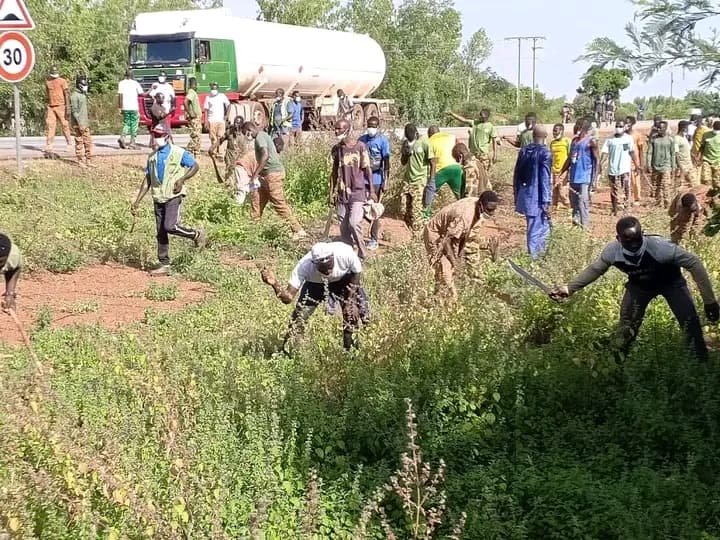 Burkina Faso : Tenkodogo, les FDS et les wayiyans assainissent le Camp Général Tiémoko Marc Garango