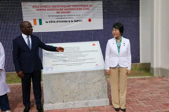 Côte d'Ivoire : Le Ministre japonais des Affaires étrangères visite le pôle gynéco-obstétrique du CHU de Cocody