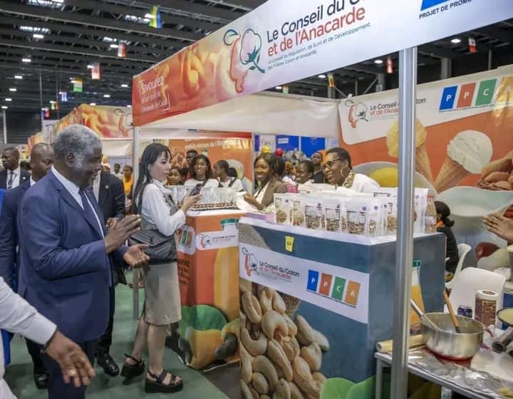 Côte d'Ivoire : Le Premier Ministre Beugré Mambé visite les stands de la FOMCI