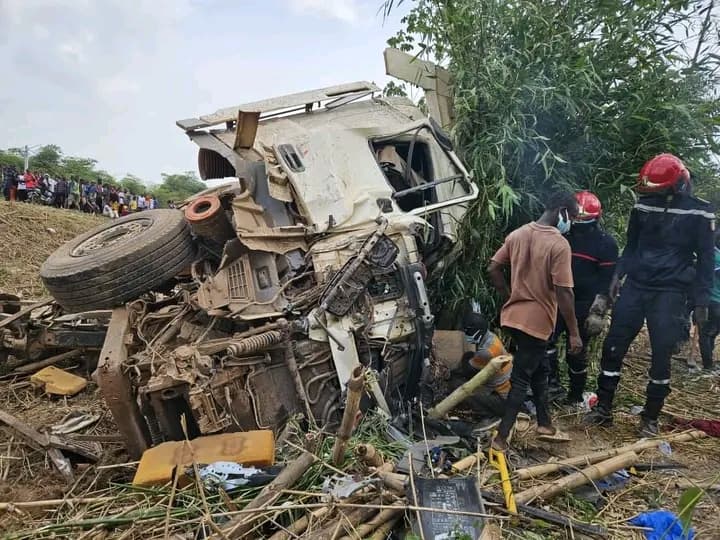 Côte d'Ivoire : Agboville, une collision entre un camion poids lourd et un camion Kia fait 3 morts