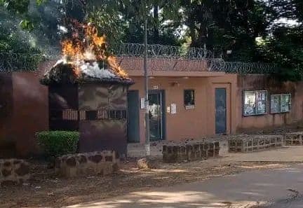 Burkina Faso : Un édifice de la France incendié par des manifestants pro-junte