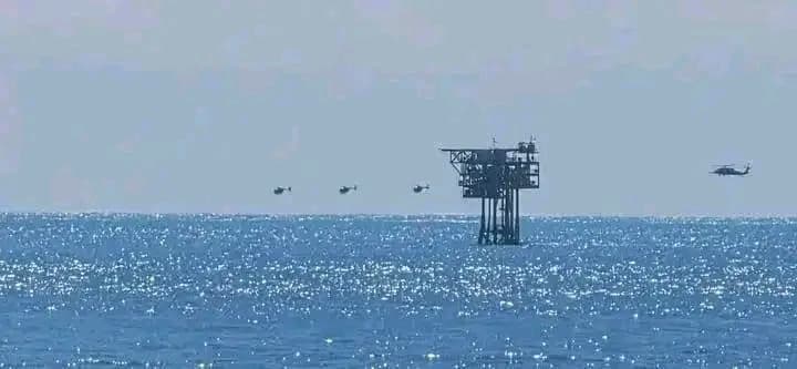 Monde : Des hélicoptères d'attaque américains repérés au large du Venezuela