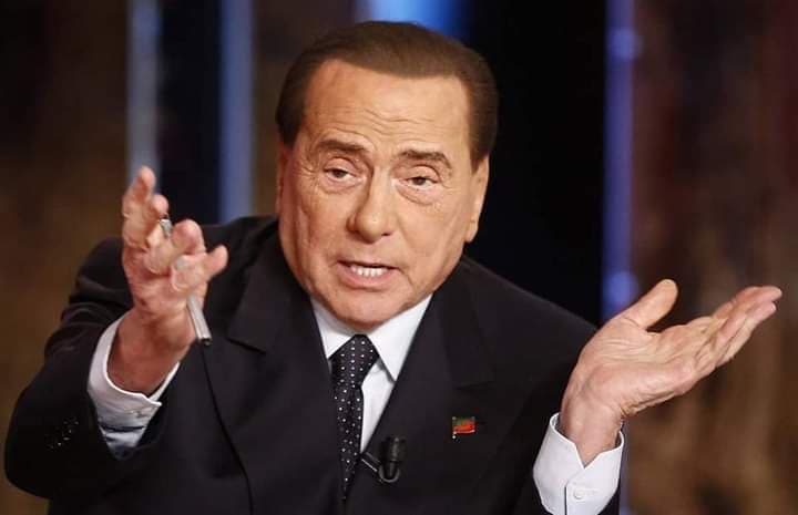 Italie : Pour Silvio Berlusconi, "l'Europe devait forcer l'Ukraine à accepter les conditions de Poutine"