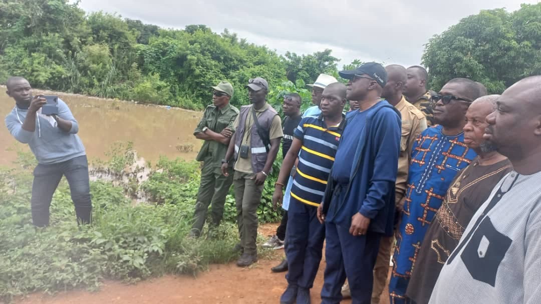 Côte d'Ivoire : Bouaké, victimes d'inondation, des populations de Koffikro reçoivent le soutien du ministre Amadou Koné