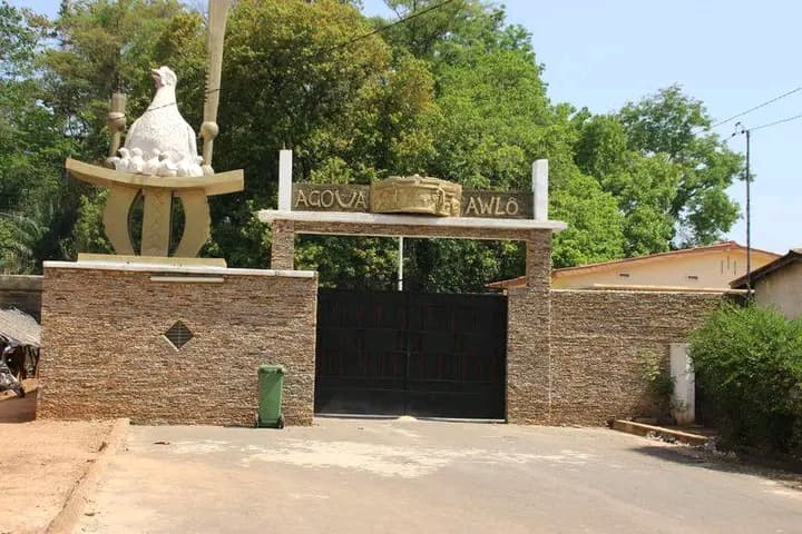 Côte d'Ivoire : Sakassou, un affrontement signalé à la cour royale fait des blessés