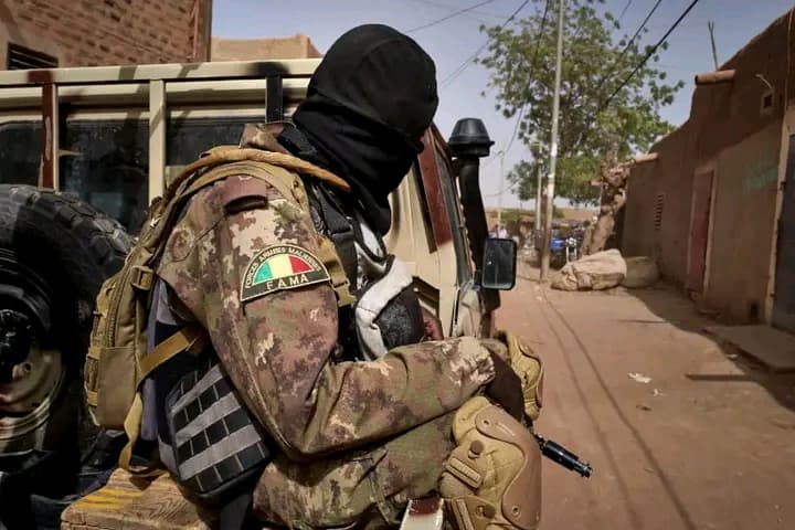 Crise Côte d'Ivoire - Mali : Les deux avions servant au transport des 49 militaires ivoiriens mis sous scellés par Bamako
