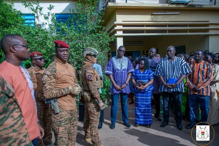 Burkina Faso : Incident de tirs à proximité de la RTB télévision, le Chef de l’Etat réconforte le personnel
