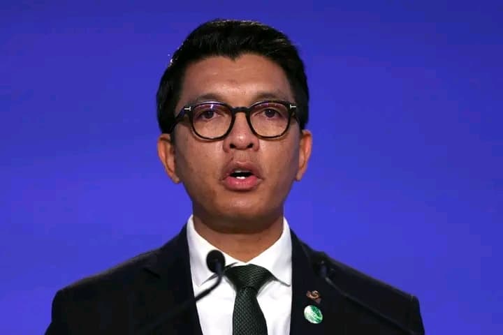 Madagascar : Le président dissout l’Assemblée Nationale avant un vote le visant pour abandon de poste