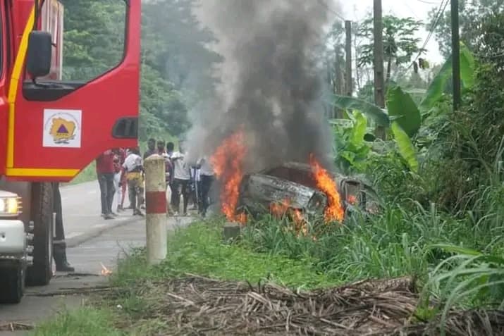 Côte d'Ivoire : Abengourou, un taxi roulant au gaz détruit par le feu