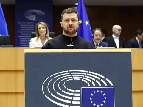 Guerre en Ukraine : En tournée européenne, Zelensky demande à l'UE d'"aller plus vite" que la Russie dans sa livraison d'armes