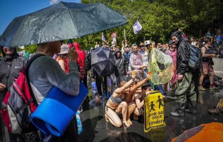 Pays-Bas : Plus de 1 500 interpellés lors d’une manifestation pour le climat