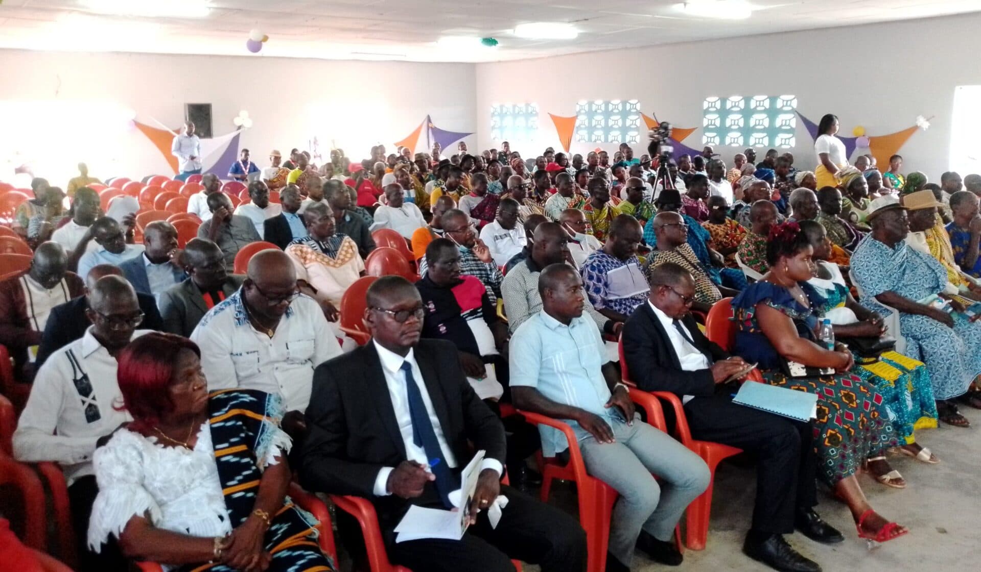 Côte d'Ivoire : À l'initiative du député maire en vue du développement de Brobo, les cadres Ahaly adhèrent à leur mutuelle appelée MUCAD-Brobo