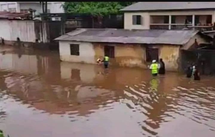 Guinée : Une femme enceinte et plusieurs personnes tuées par des pluies diluviennes à Conakry