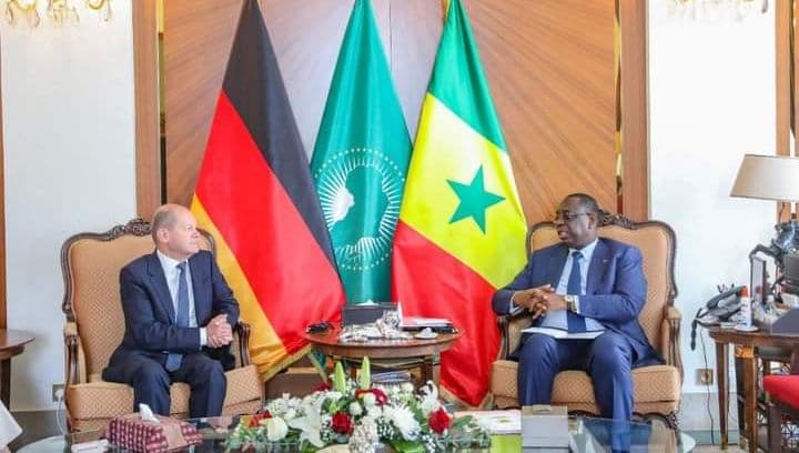 Allemagne : Présent au Sénégal, le chancelier Olaf Scholz entame une tournée diplomatique en Afrique