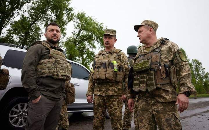Guerre en Ukraine : Au front à Zaporidjia, Zelensky sollicite "l'aide réelle" de l'occident