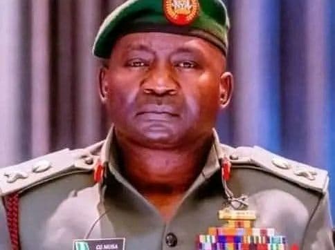 Nigéria : "Il n'y a pas et il n'y aura pas de base militaire étrangères au Nigéria" martèle le Chef d'État Major