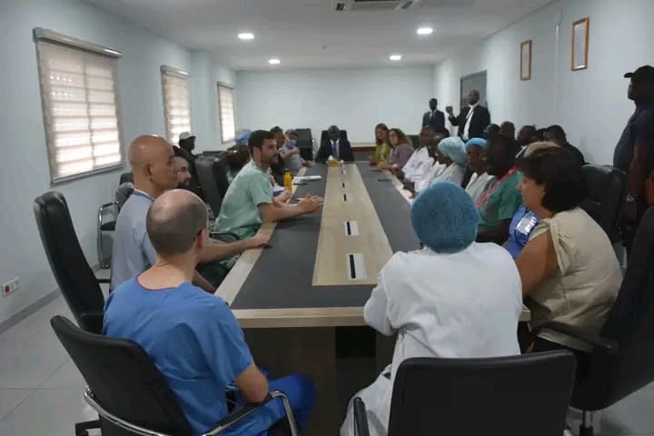 Côte d'Ivoire : L'Ambassadrice du Canada visite la Mission Chirurgicale à l'Institut de Cardiologie d'Abidjan