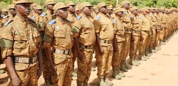Burkina Faso : Plusieurs centaines de militaires retraités réintégrés dans l'armée