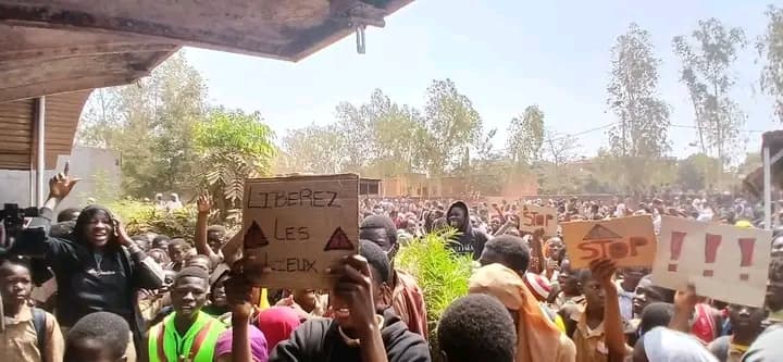 Burkina Faso : Bobo-Dioulasso, les élèves protestent contre l'implantation des maquis autour de leur lycée
