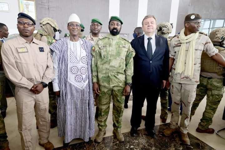 Mali : L'ambassadeur russe présent à la remise des aéronefs militaires par le Président Assimi Goïta