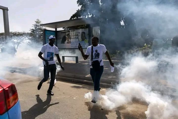 Sénégal : La capitale plongée dans le chaos, forte mobilisation contre le report des élections présidentielles